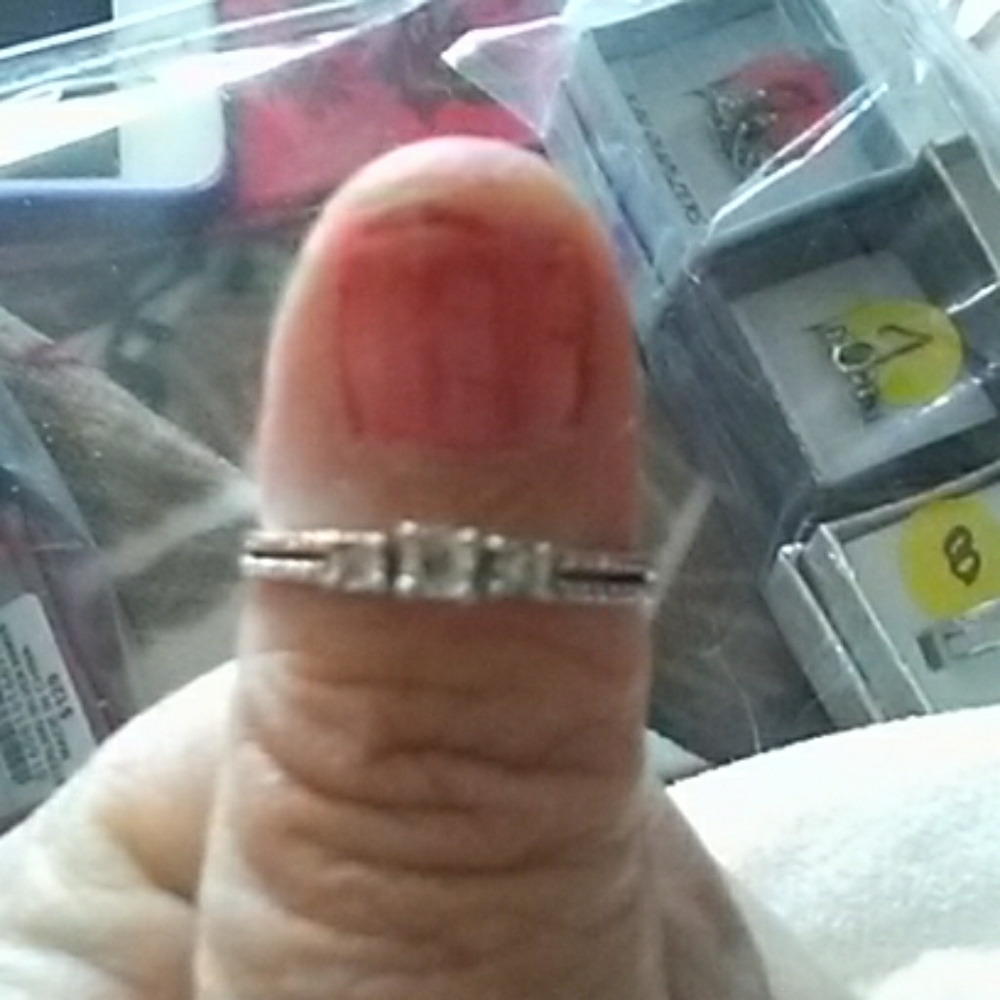 Three diamond chip Ring